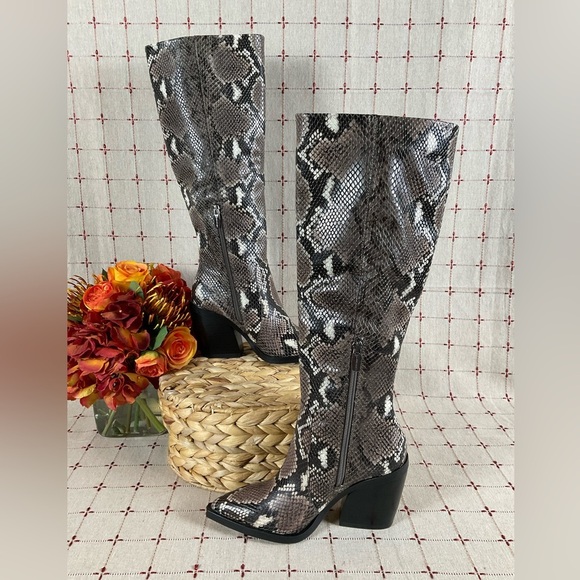 ☘️HP☘️ Vince Camuto Womens Gravana Knee High Boots Snakeskin Embossed Leather 5 - Picture 6 of 9